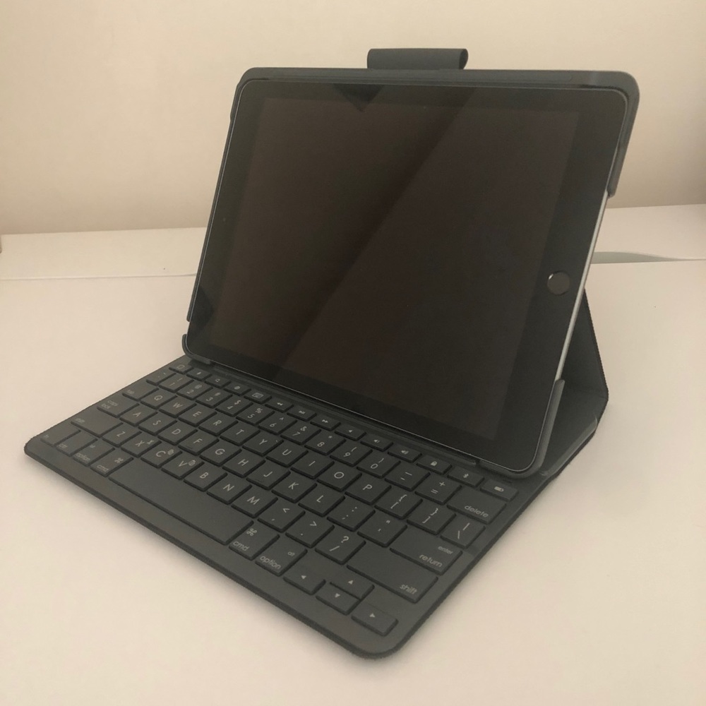 ipad Case with Keyboard - Picture 2 of 4
